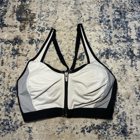 Victoria Sport Gray & White Wired Front Close Sports Bra Size 32C - Picture 1 of 7